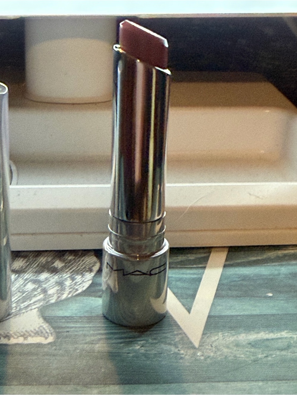MAC -Introvert -Lipstick - Picture 3 of 4